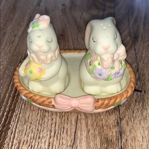 Ceramic Easter bunny salt & pepper set